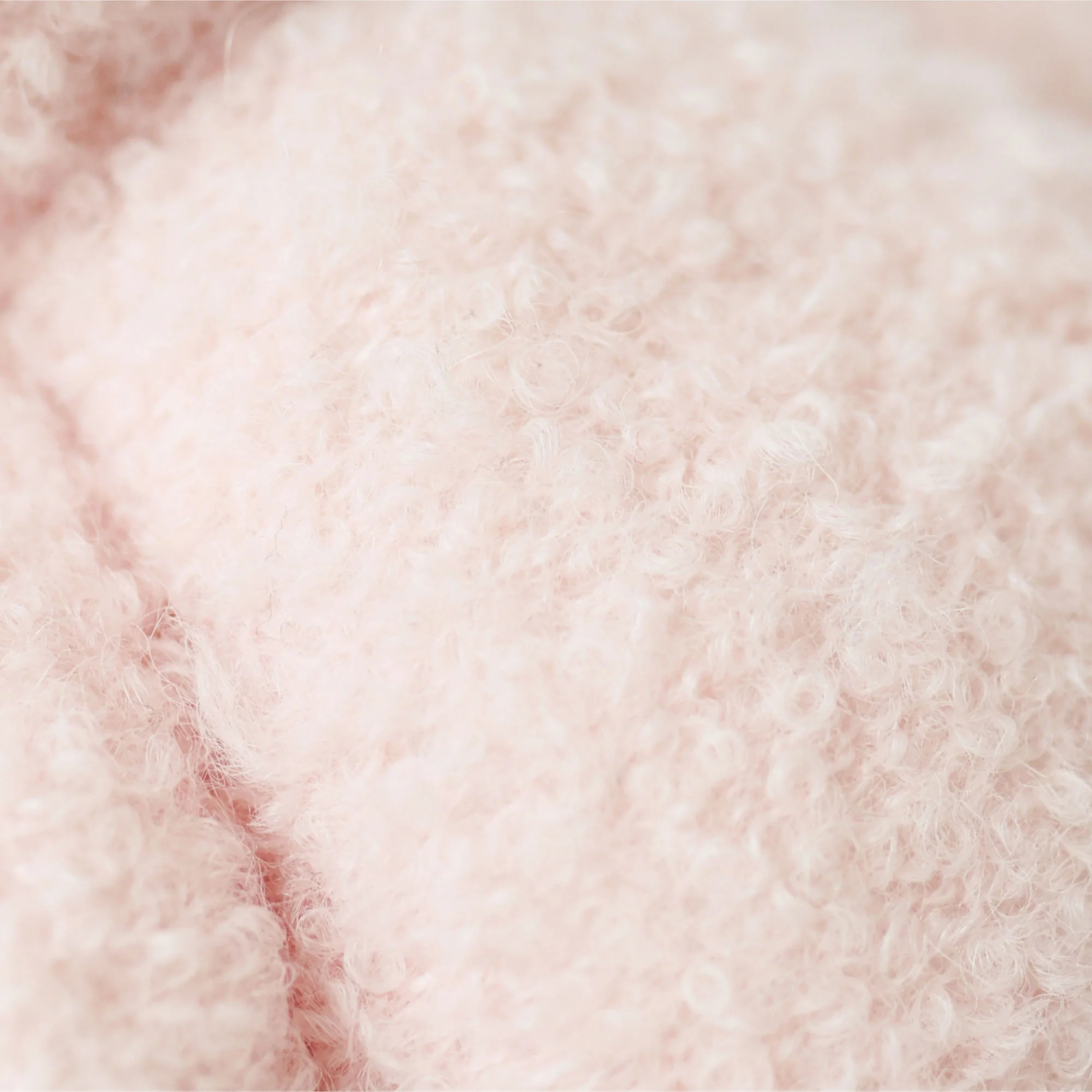 Baby bouclé bear (strawberry) - Image 2