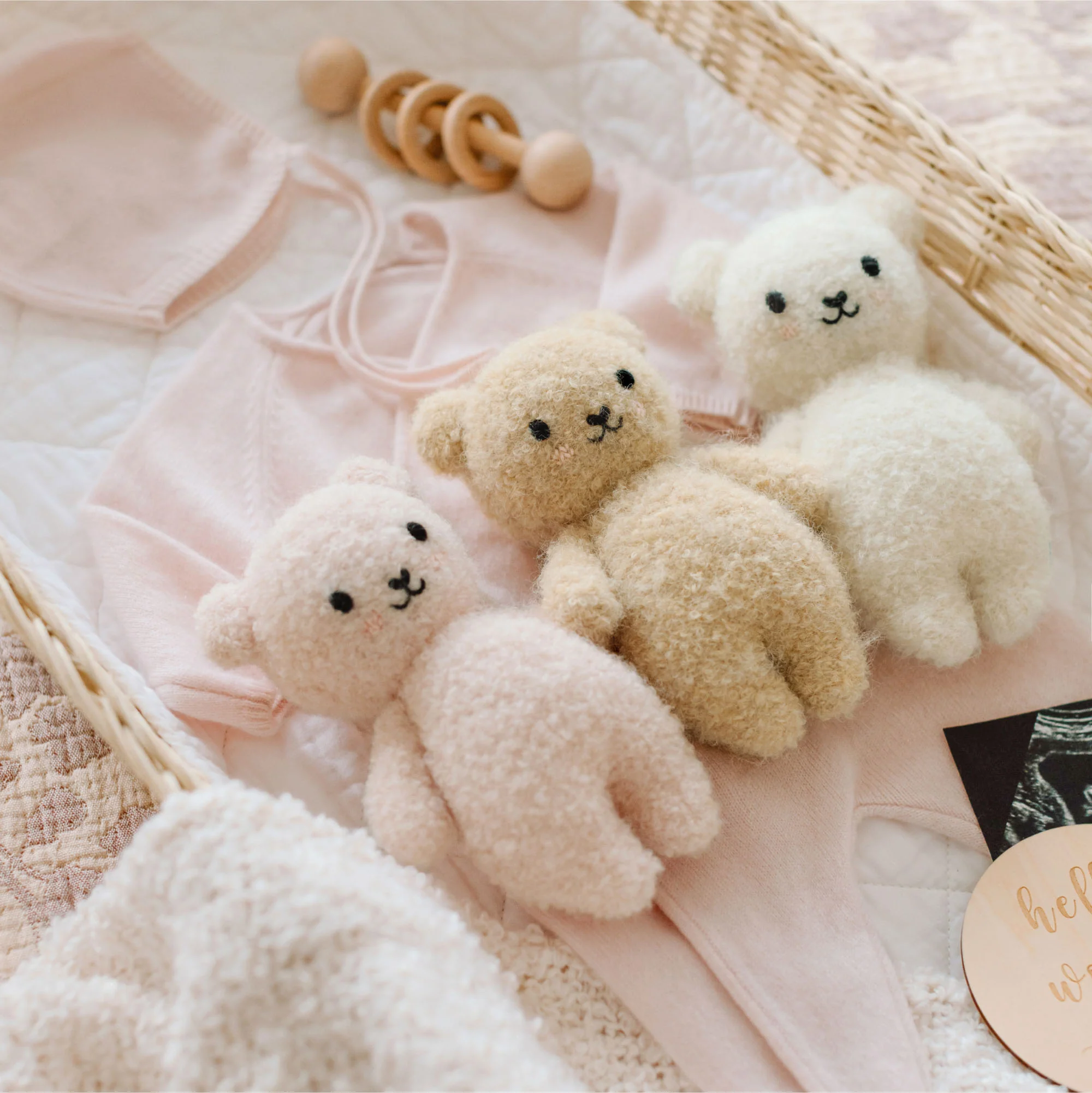 Baby bouclé bear (strawberry) - Image 4